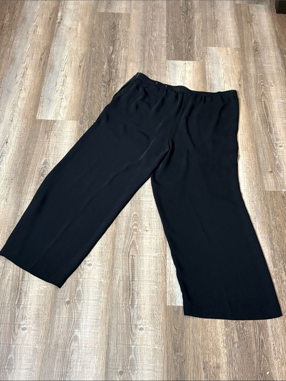 Chico's Black Wide-Leg Cropped Pull-On Pants - Picture 5 of 6